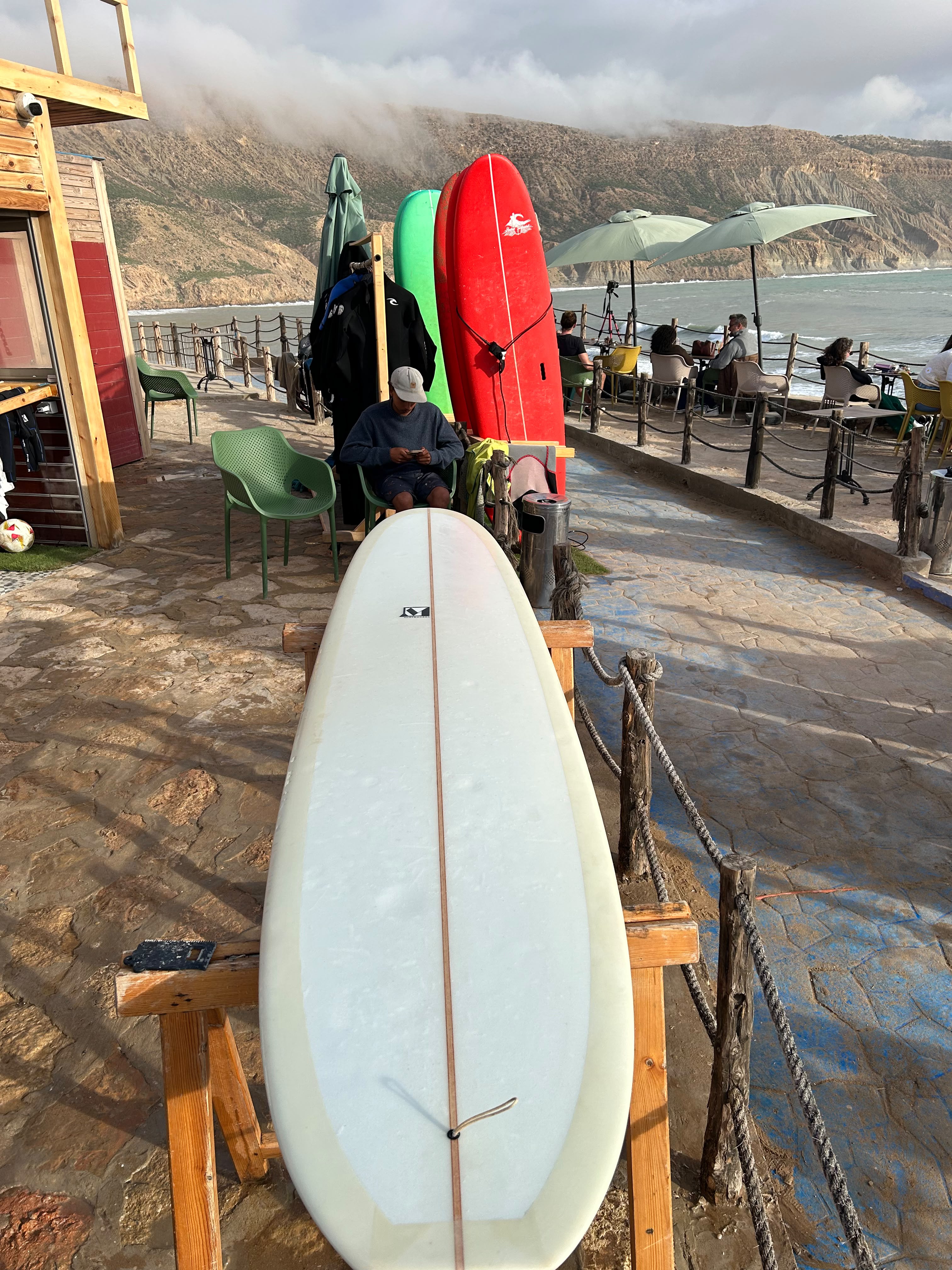 Classic 9'4 single-fin longboard available to rent in Imsouane